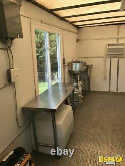 2002 24' International Diesel Food Truck / Loaded Kitchen on Wheels for Sale i