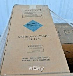 AMEREX 332 20# Carbon Dioxide Fire Extinguisher UN-1013 with wall bracket