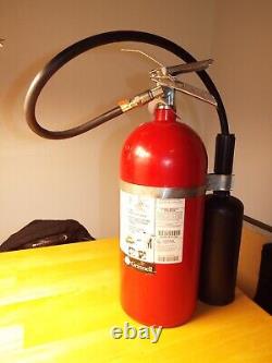 Badger Carbon Dioxide C02 10lb Fire Extinguisher B10V