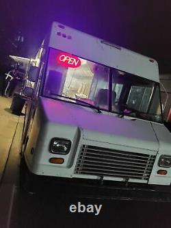 Lightly Used 2005 Diesel Workhorse P42 Fully-Loaded Kitchen Food Truck for Sale