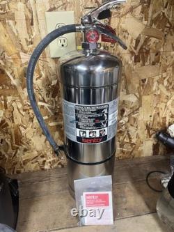 Sentry W02-1 Fire Extinguiser 2.5 Gallon