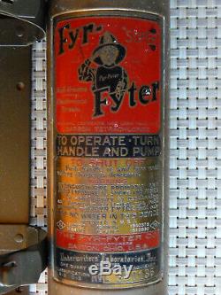 Wwii Fire Extinguisher Fyr-fyter & New Bracket Jeep MB Gpw Cckw M38 Cj2a