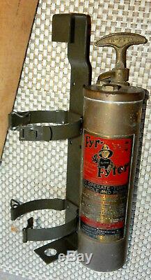 Wwii Fire Extinguisher Fyr-fyter & New Bracket Jeep MB Gpw Cckw M38 Cj2a