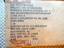 Wwii Fire Extinguisher Fyr-fyter & New Bracket Jeep MB Gpw Cckw M38 Cj2a